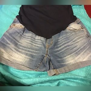 TIME AND TRU SZ S DISTRESSED MATERNITY SHORTS SZ S